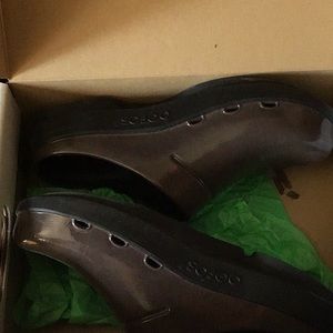 NEW OOFOS still in box